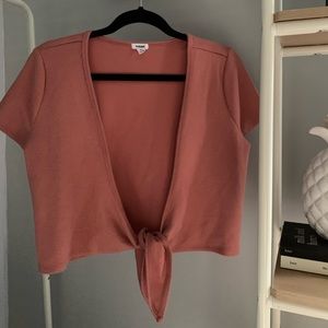 Coral top that ties in the front, size large